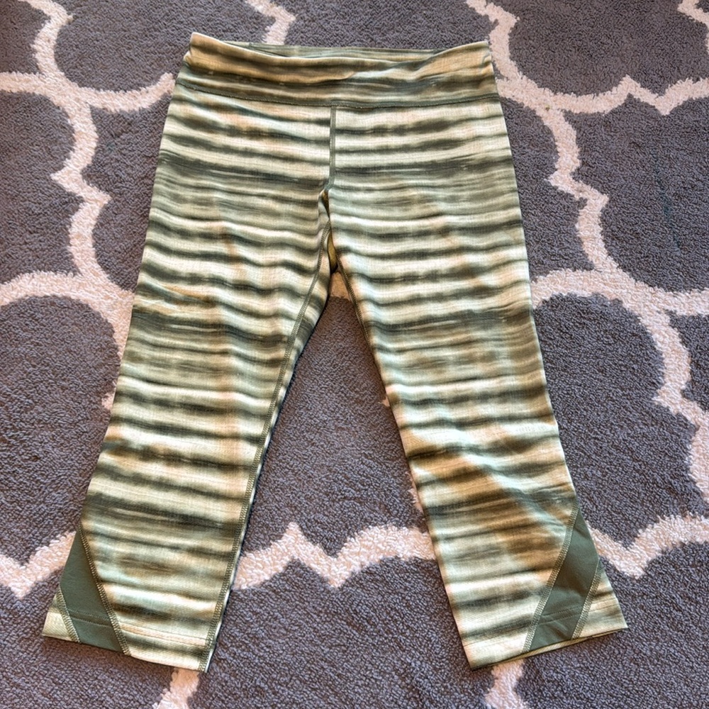Under Armour Capri’s- Size Medium- Used- Like New